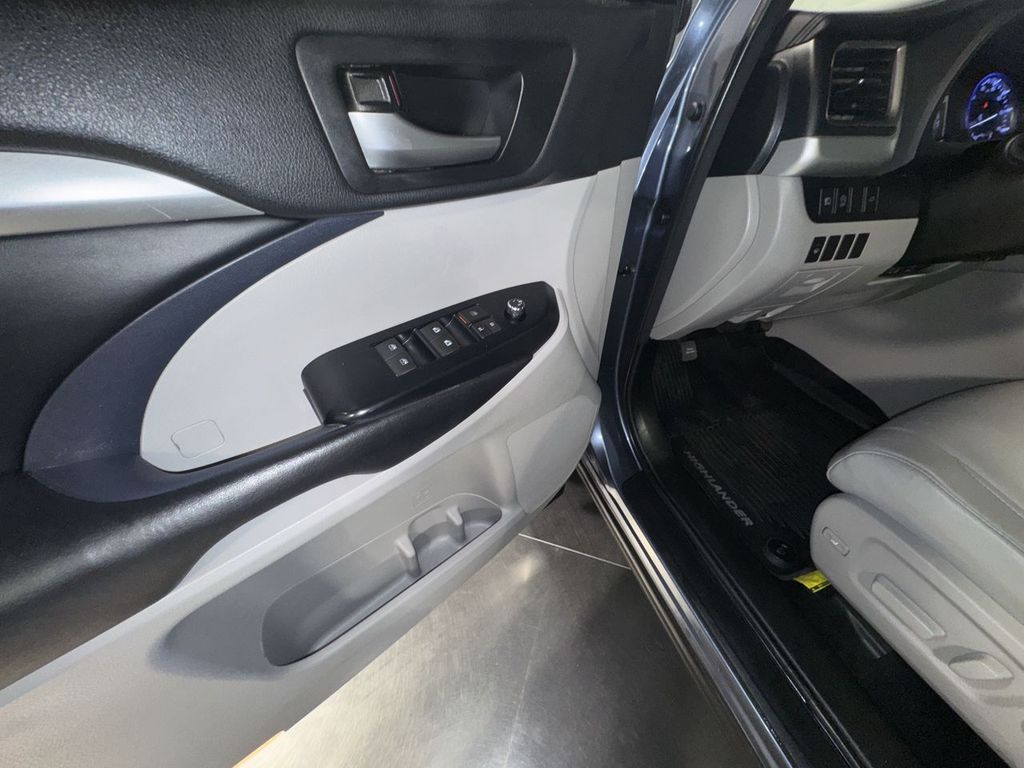 used 2018 Toyota Highlander car, priced at $23,700