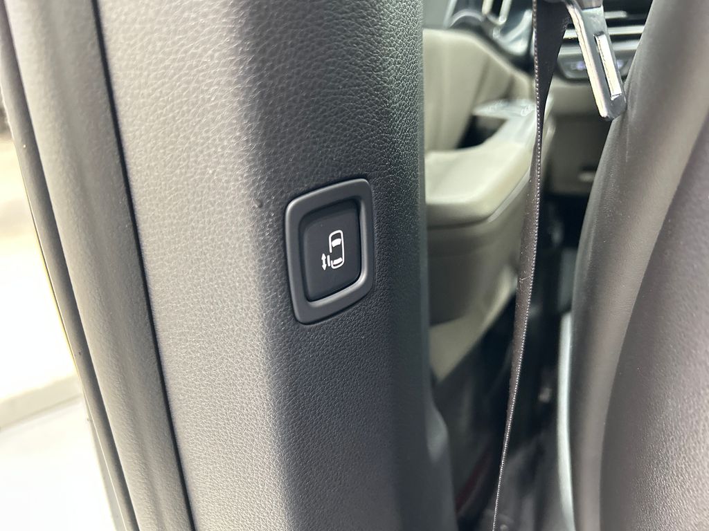 new 2025 Kia Carnival car, priced at $40,870