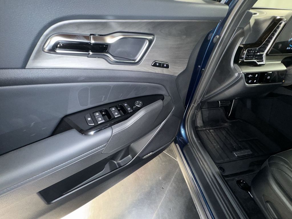 new 2025 Kia Sportage Plug-In Hybrid car, priced at $45,761