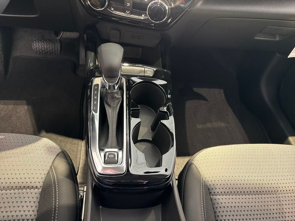 new 2025 Chevrolet Trax car, priced at $25,880