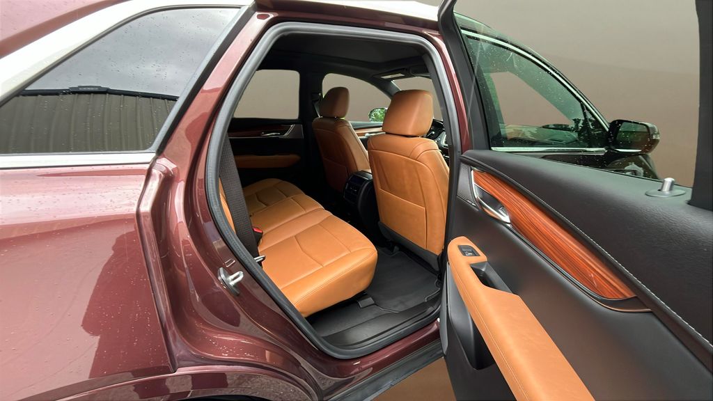 used 2022 Cadillac XT5 car, priced at $34,800