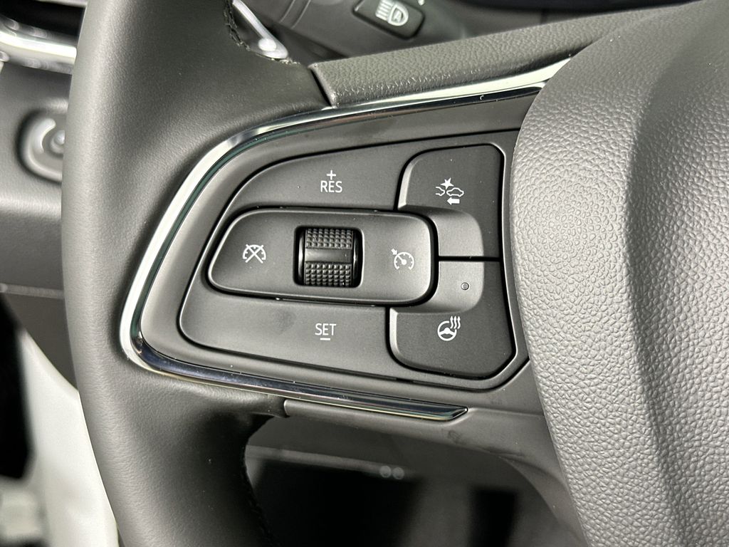 new 2025 Buick Envista car, priced at $29,075
