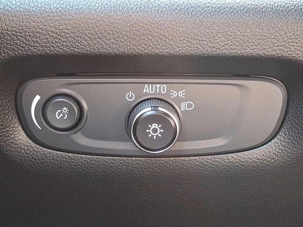 used 2022 Chevrolet Traverse car, priced at $27,895