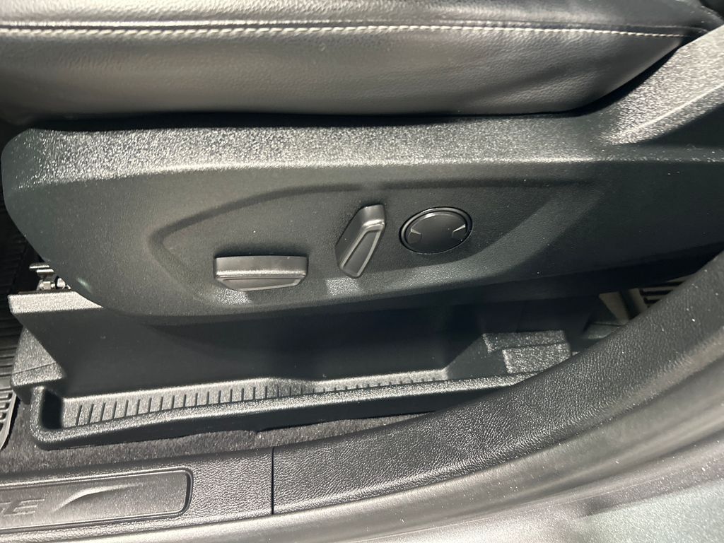 used 2022 Ford Edge car, priced at $29,276