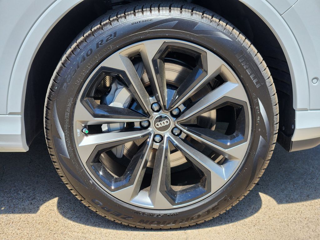 new 2025 Audi Q7 car, priced at $77,840