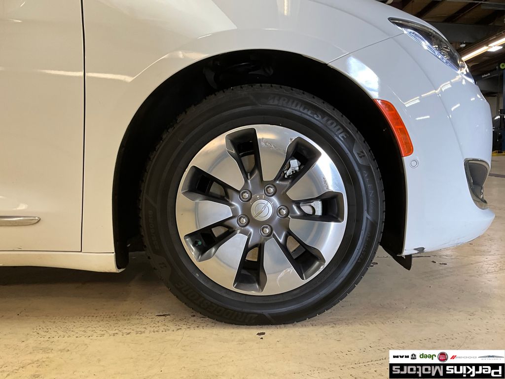 used 2018 Chrysler Pacifica Hybrid car, priced at $22,351