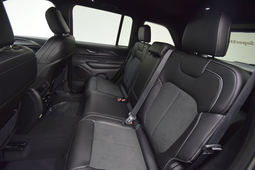 new 2025 Jeep Grand Cherokee car, priced at $37,308
