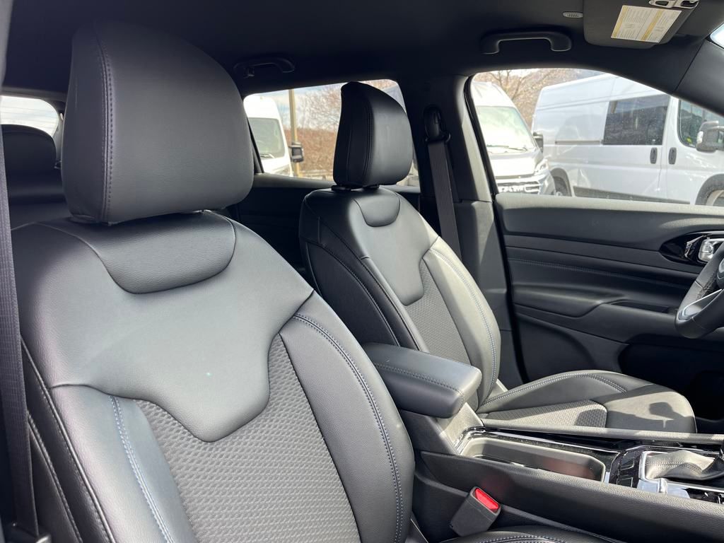 new 2025 Jeep Compass car, priced at $28,990