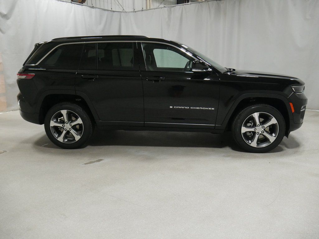 new 2024 Jeep Grand Cherokee car, priced at $47,420