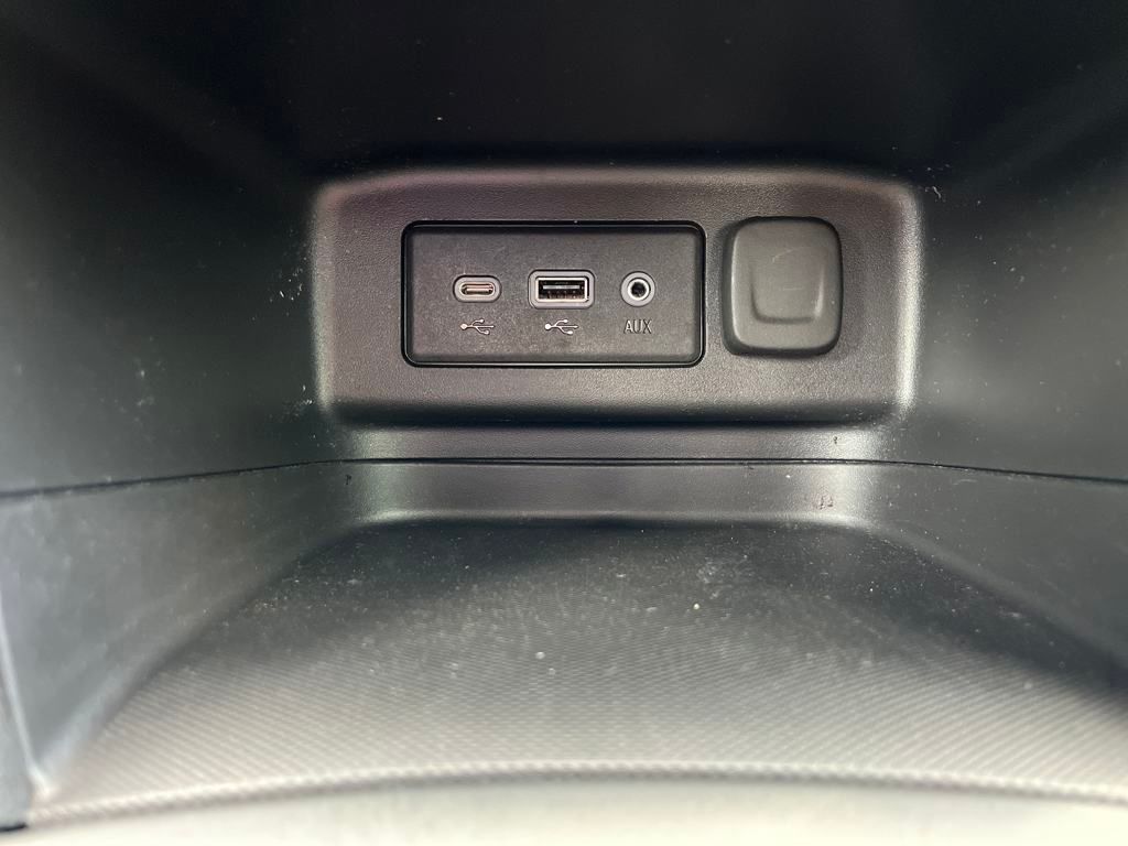 used 2022 Chevrolet Equinox car, priced at $25,900