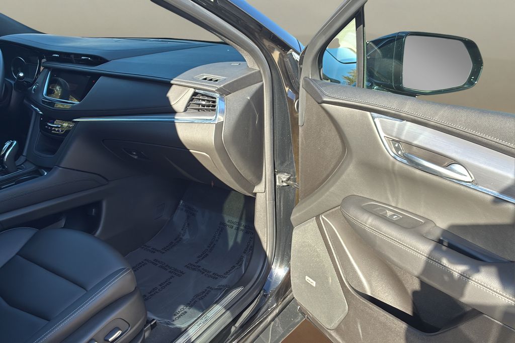 used 2024 Cadillac XT5 car, priced at $35,400