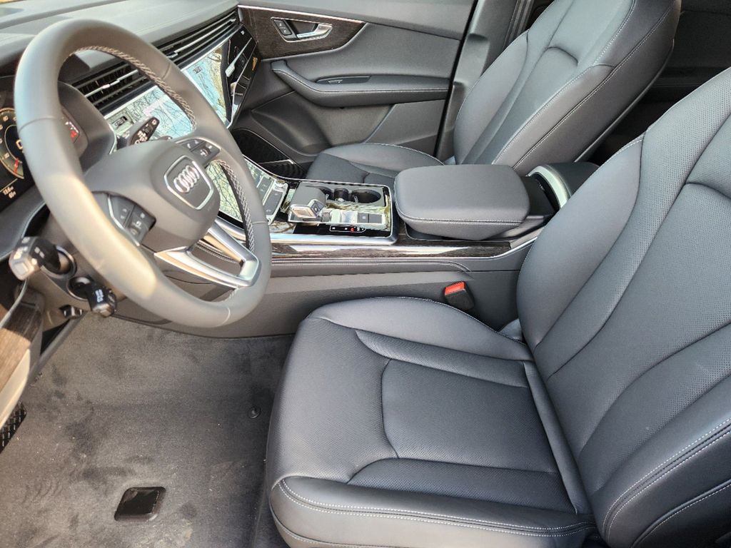 new 2025 Audi Q7 car, priced at $77,840
