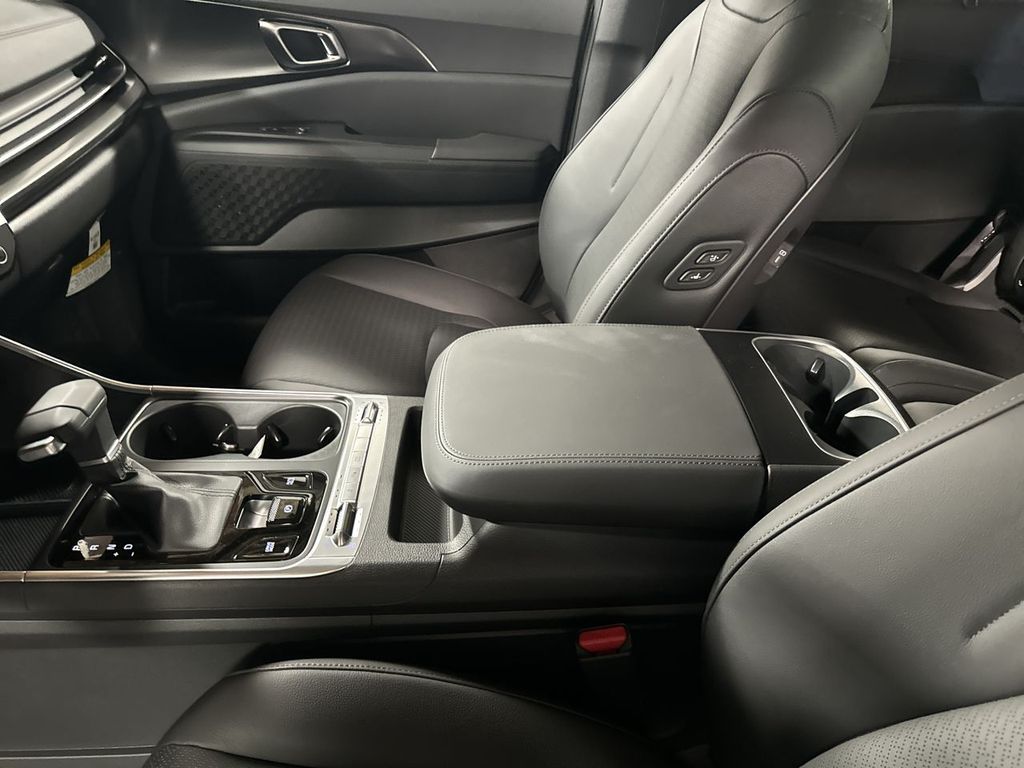 new 2025 Kia Carnival car, priced at $47,884