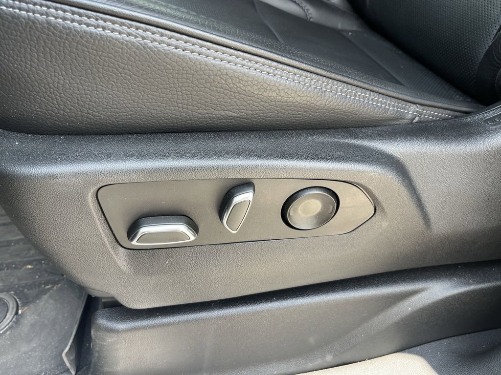 used 2022 GMC Yukon car, priced at $62,993