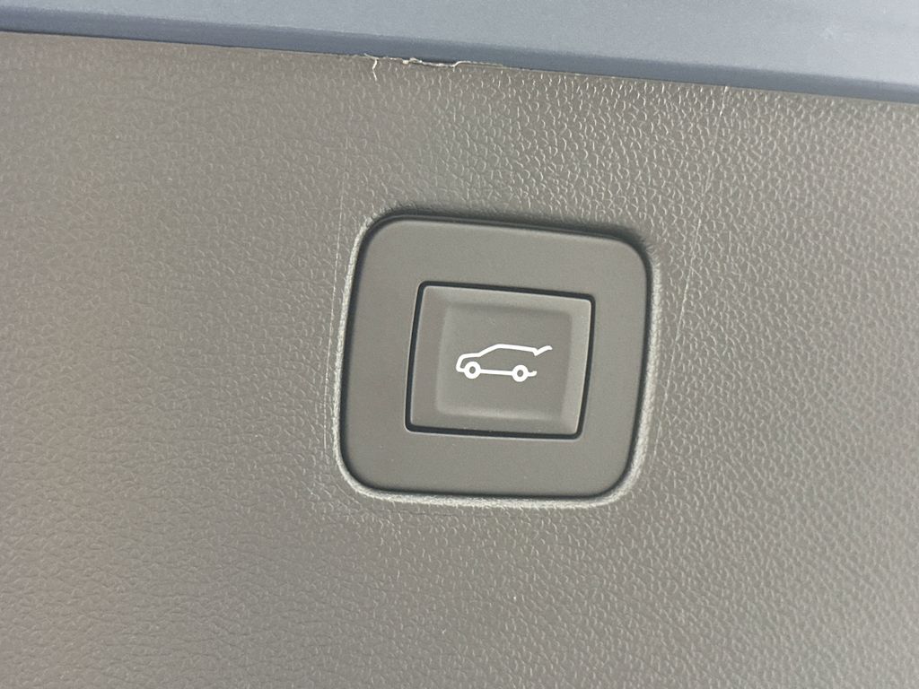 new 2025 Buick Envista car, priced at $27,375