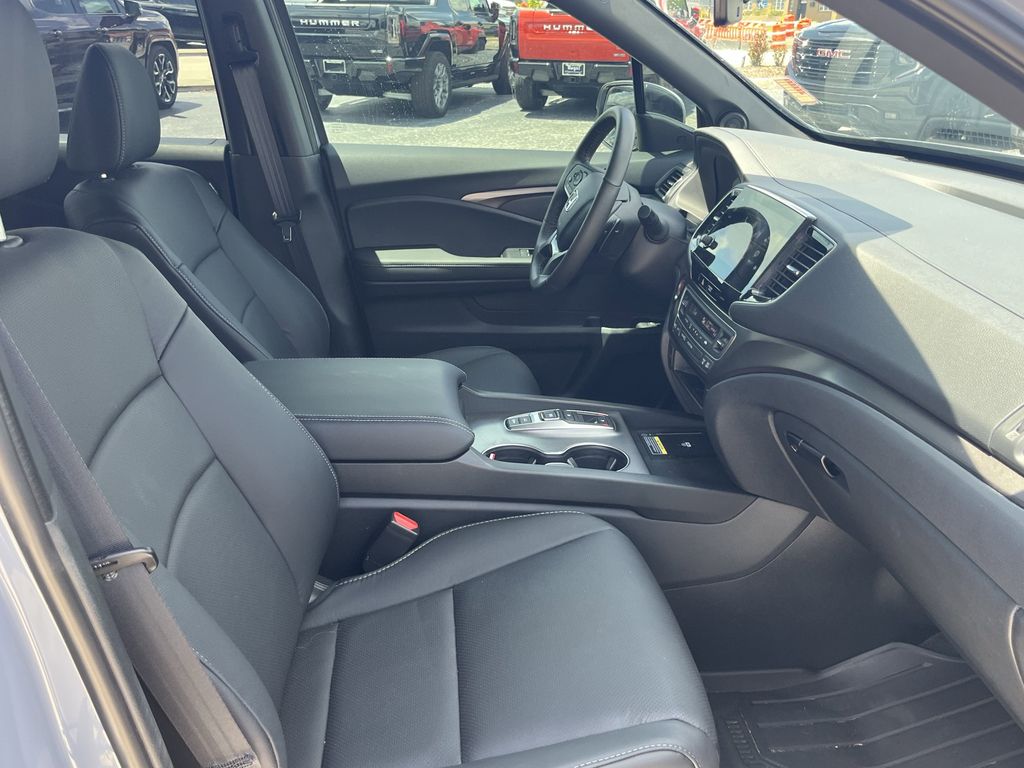 used 2025 Honda Passport car, priced at $38,991