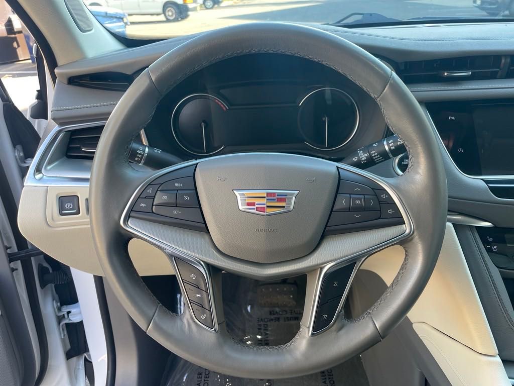 used 2023 Cadillac XT5 car, priced at $37,500