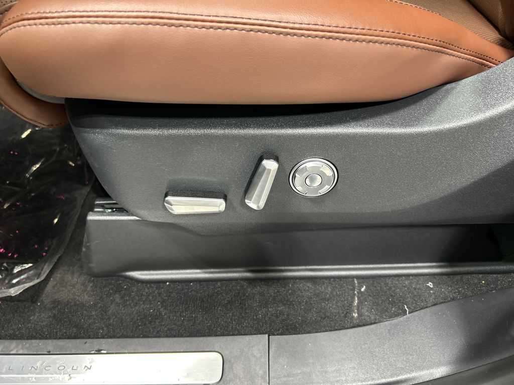 new 2025 Lincoln Navigator car, priced at $108,790