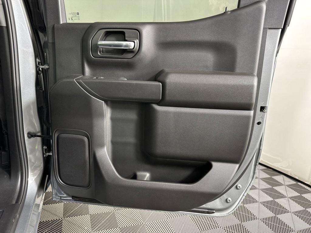 new 2025 GMC Sierra 1500 car, priced at $50,305