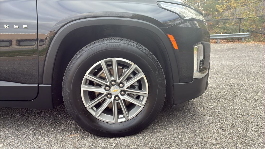 used 2023 Chevrolet Traverse car, priced at $33,900