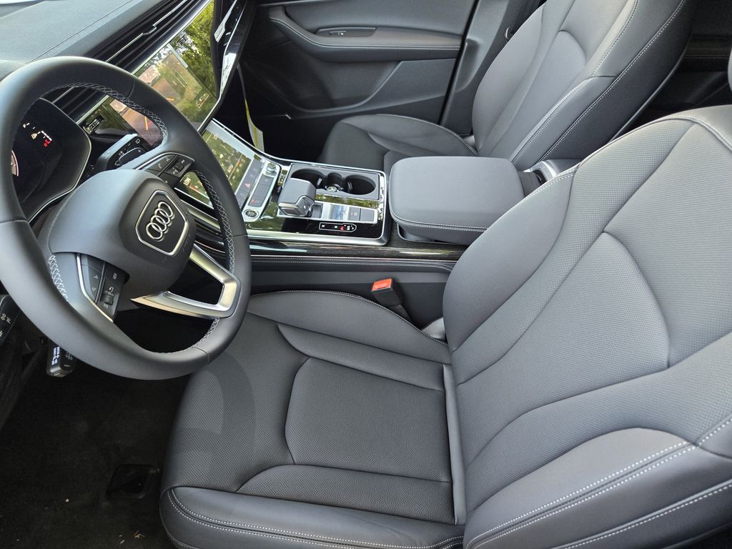 new 2025 Audi Q7 car, priced at $72,850