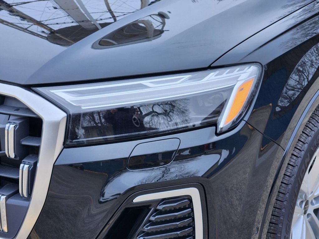new 2025 Audi Q7 car, priced at $75,890