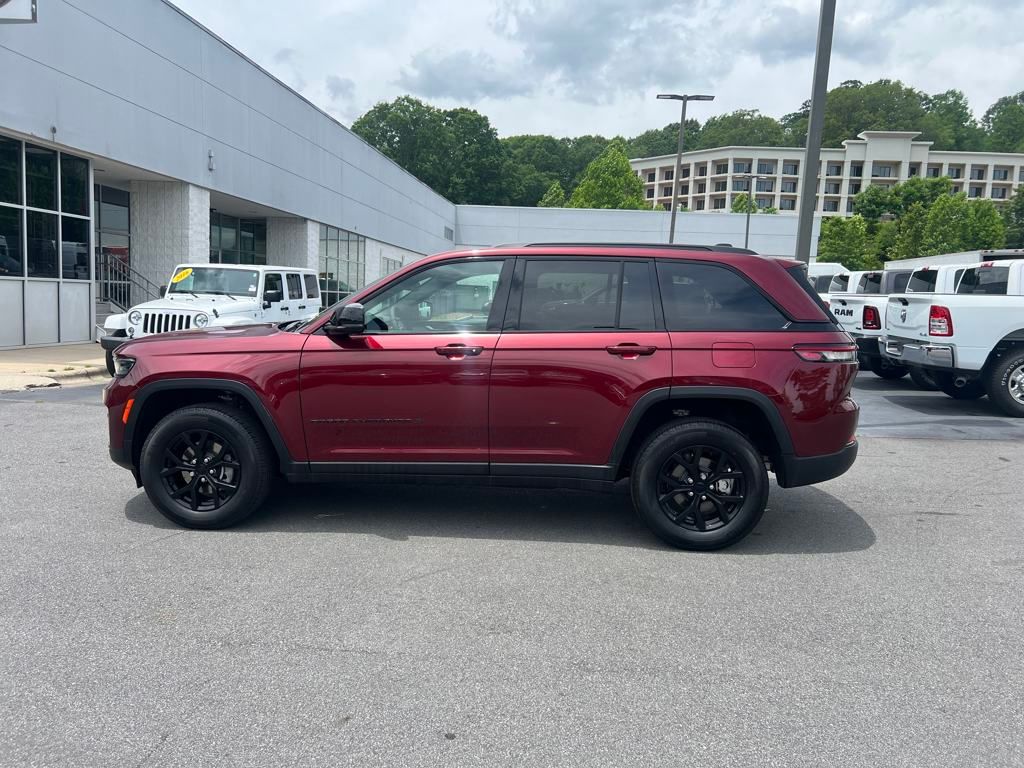 new 2025 Jeep Grand Cherokee car, priced at $38,990