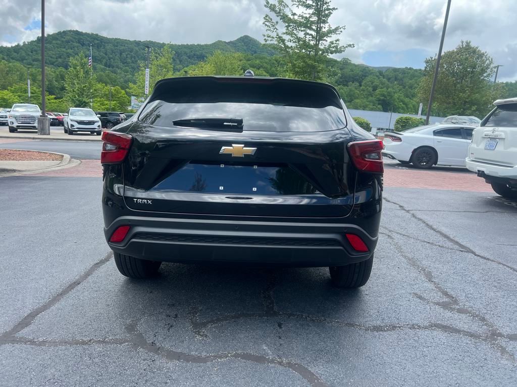new 2025 Chevrolet Trax car, priced at $22,290