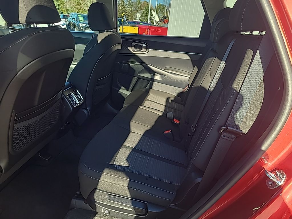 used 2023 Kia Sorento car, priced at $25,974
