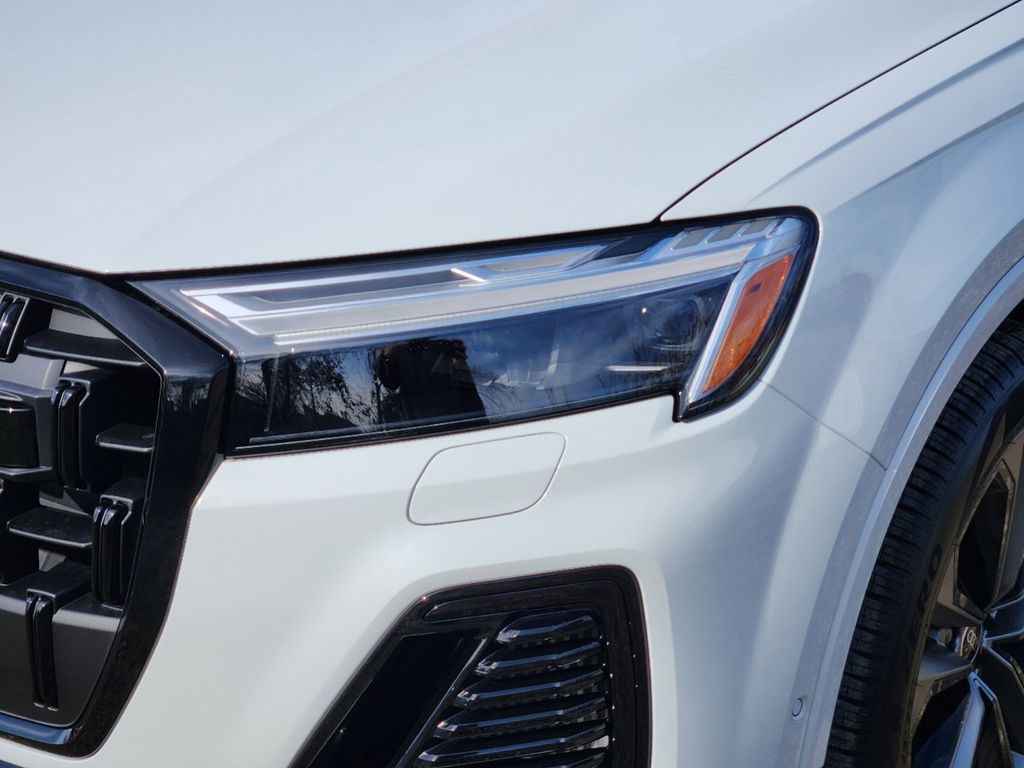 new 2025 Audi Q7 car, priced at $77,840