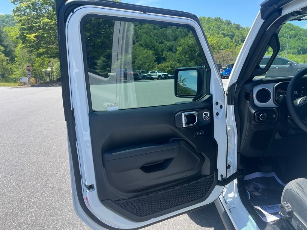 new 2025 Jeep Wrangler car, priced at $48,791