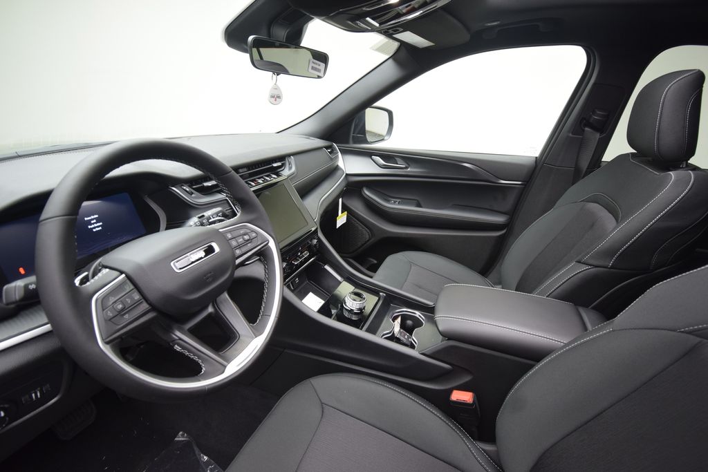 new 2025 Jeep Grand Cherokee L car, priced at $40,360