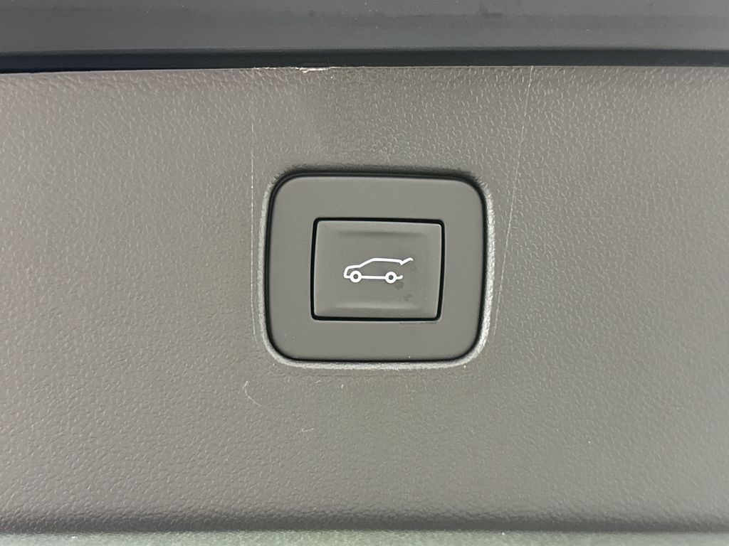 new 2025 Buick Envista car, priced at $29,570