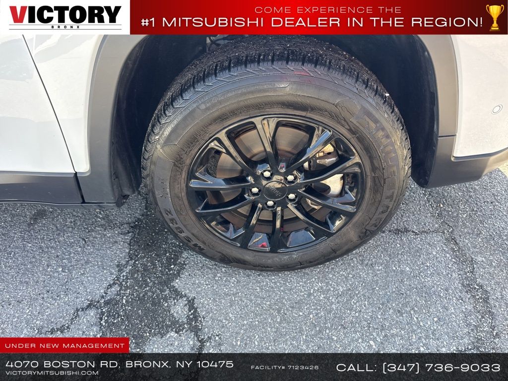 used 2023 Jeep Cherokee car, priced at $18,995