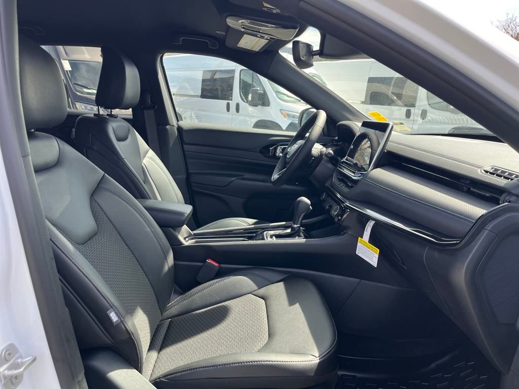 new 2025 Jeep Compass car, priced at $28,990