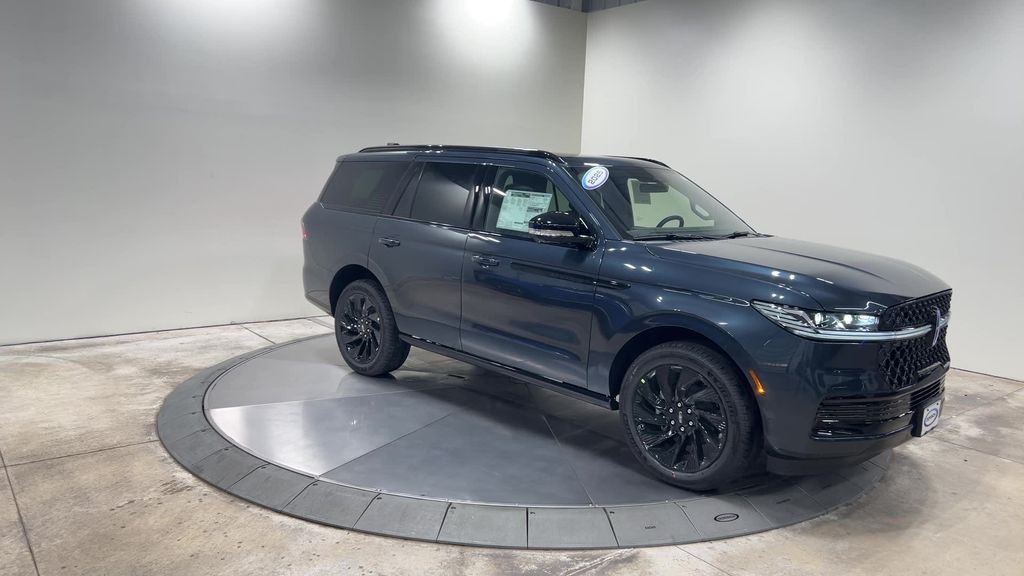 new 2025 Lincoln Navigator car, priced at $106,555