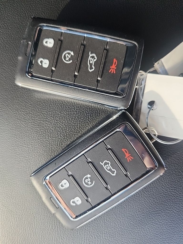 new 2025 Jeep Grand Cherokee car, priced at $46,990