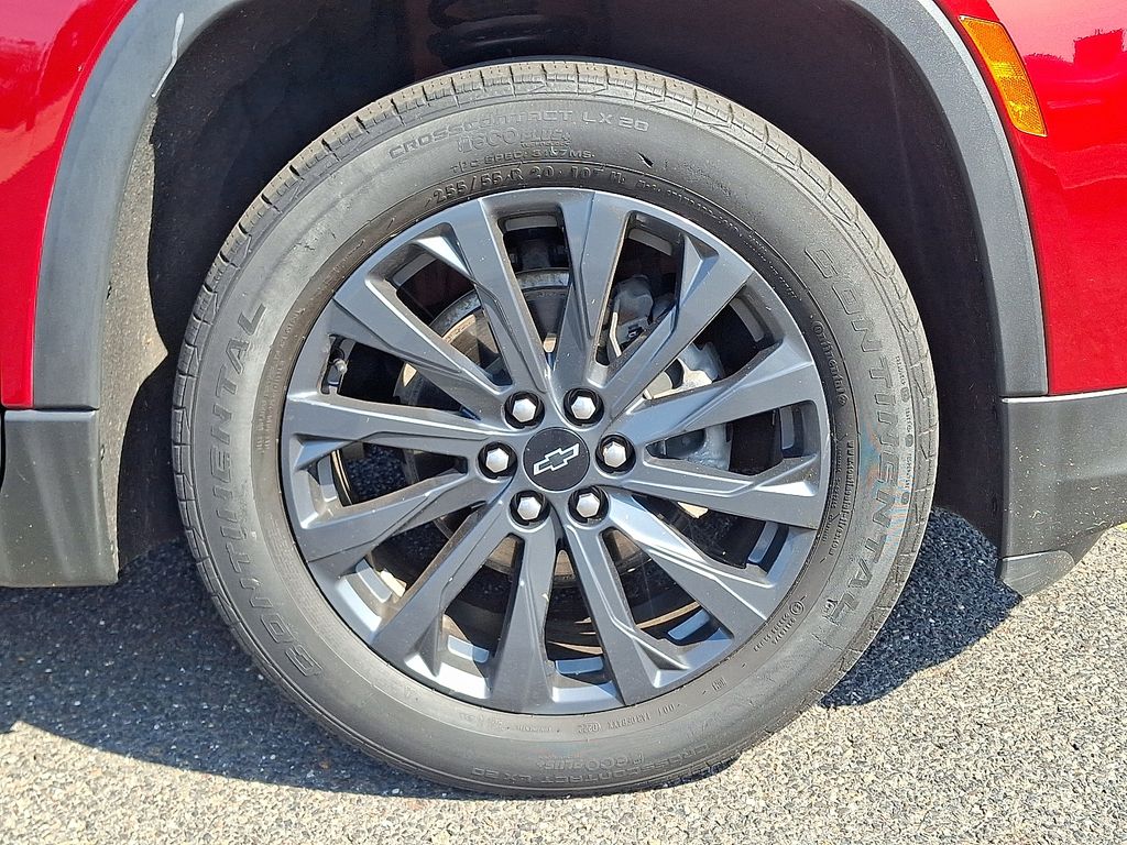 used 2022 Chevrolet Traverse car, priced at $27,895
