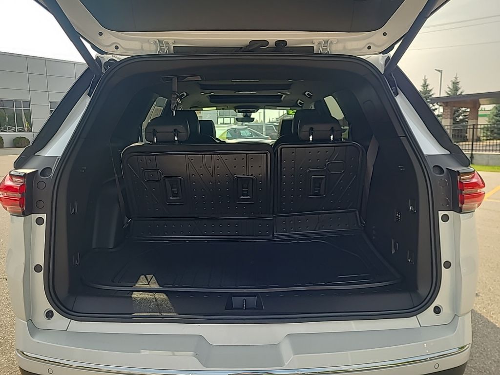 used 2022 Chevrolet Traverse car, priced at $37,563
