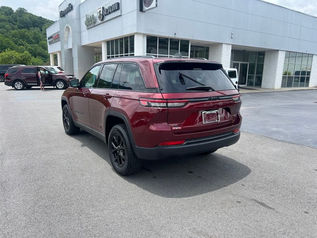 new 2025 Jeep Grand Cherokee car, priced at $38,990