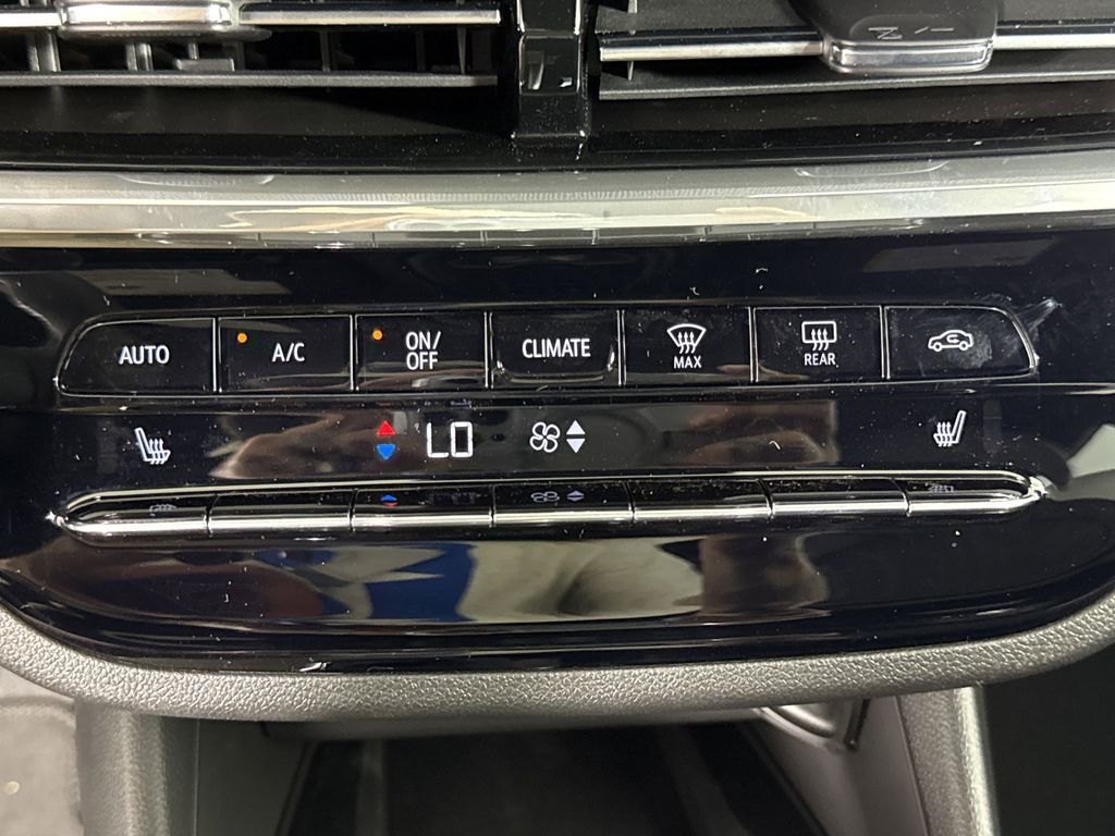 new 2025 Buick Envista car, priced at $31,085