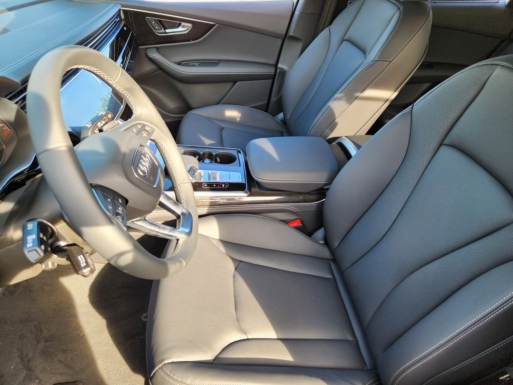 new 2025 Audi Q7 car, priced at $77,450