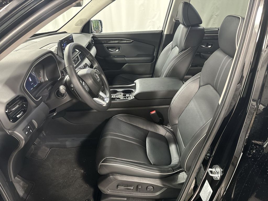 new 2025 Honda Pilot car, priced at $54,530