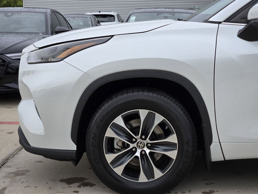 used 2022 Toyota Highlander car, priced at $35,572