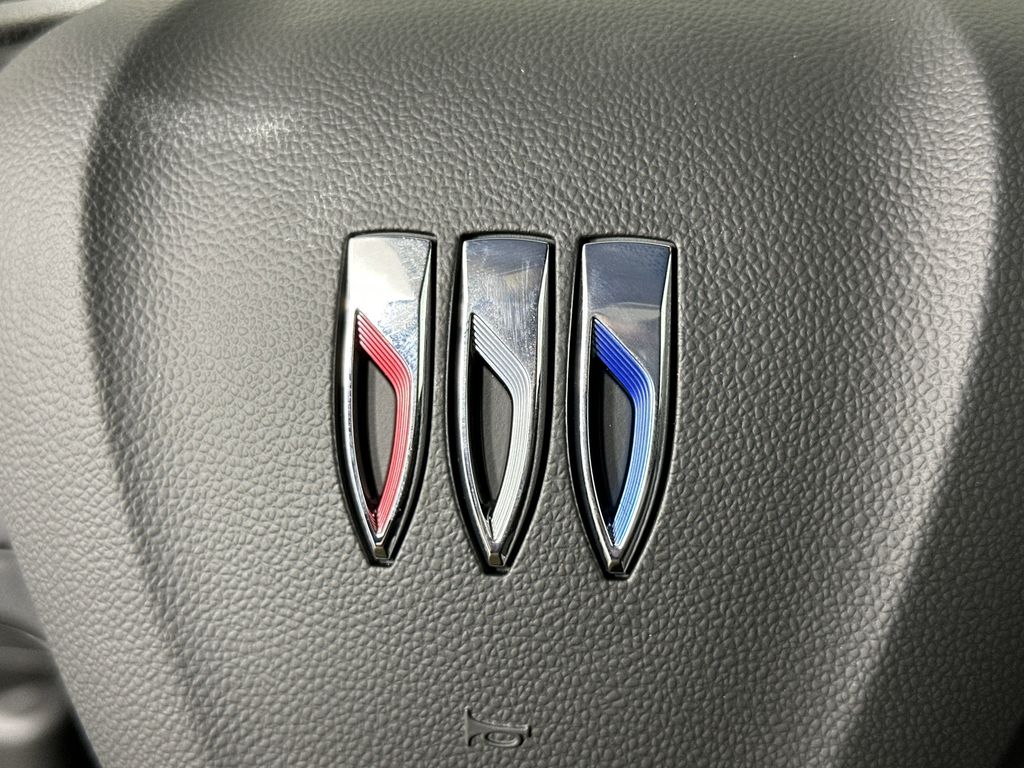 new 2025 Buick Envista car, priced at $24,695