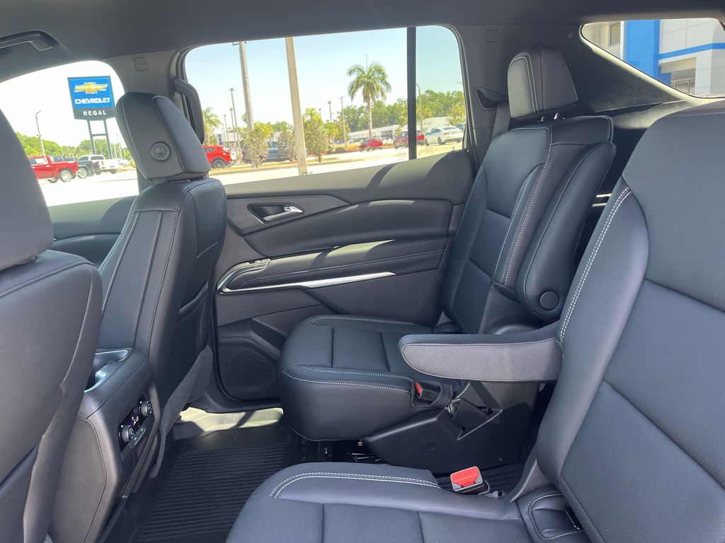 new 2025 Chevrolet Traverse car, priced at $42,384