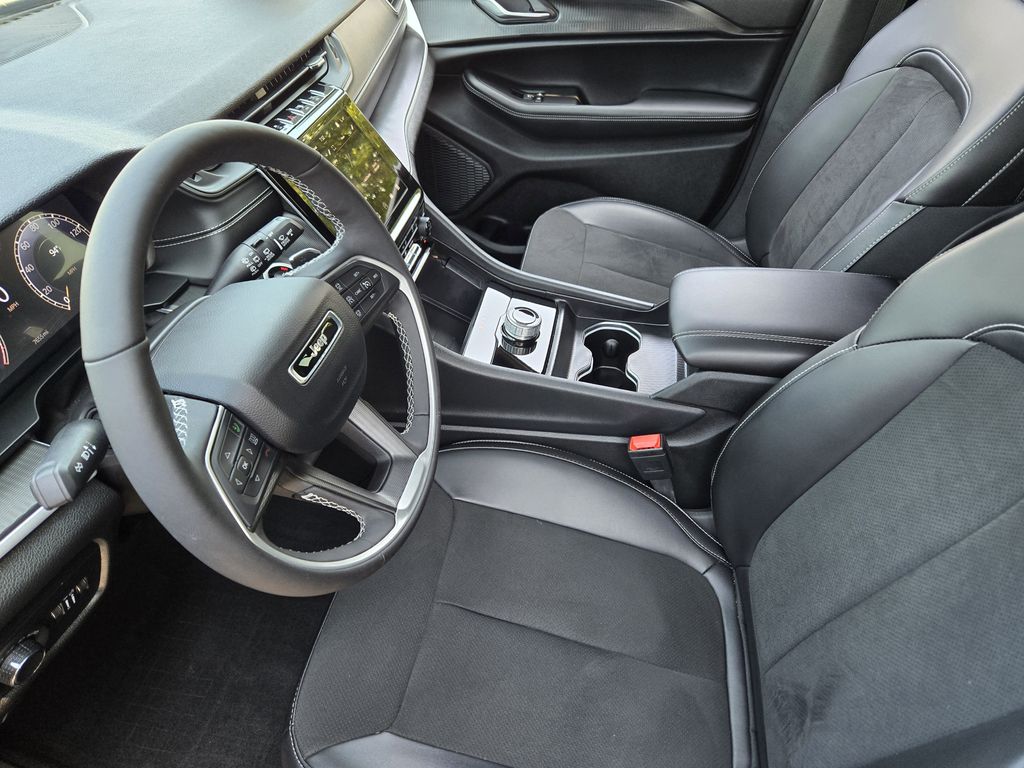 used 2025 Jeep Grand Cherokee car, priced at $35,695