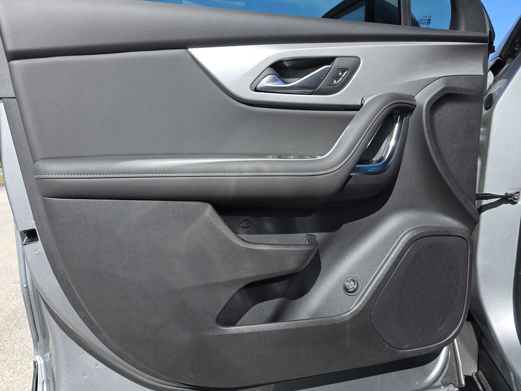 new 2025 Chevrolet Blazer car, priced at $35,295