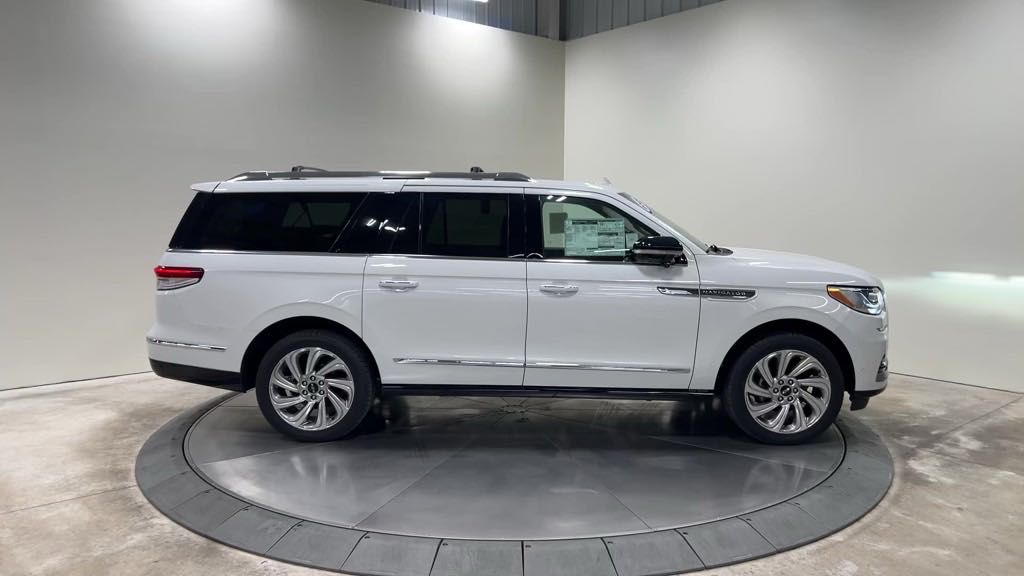 new 2024 Lincoln Navigator car, priced at $104,080