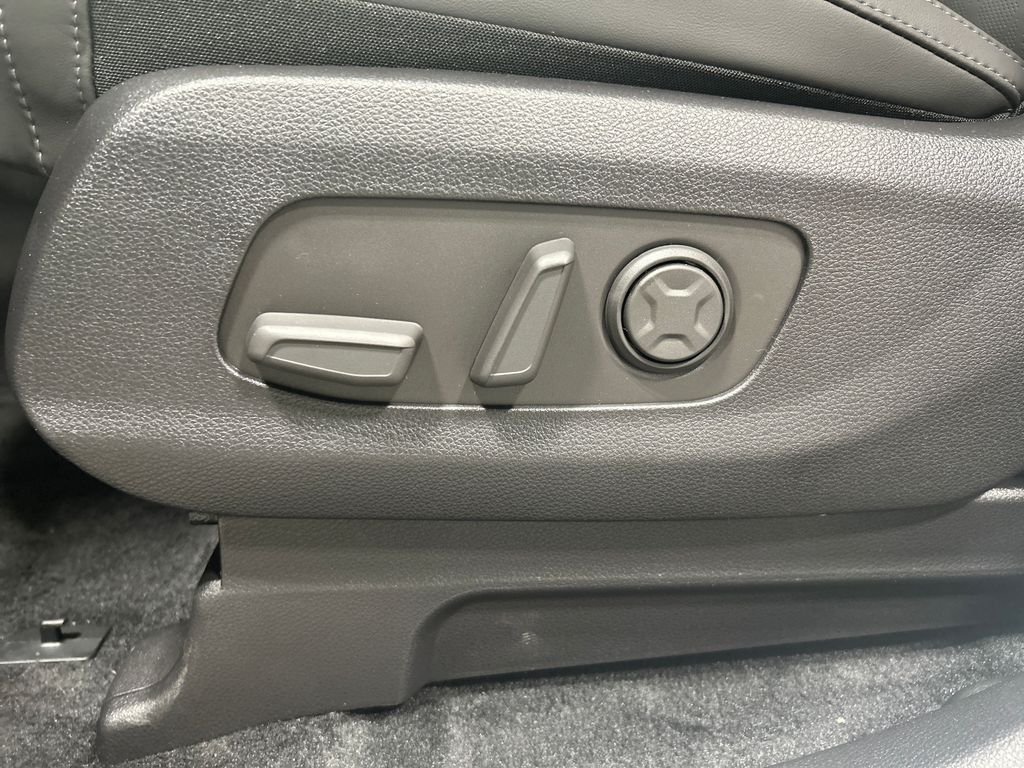 new 2025 Kia Carnival car, priced at $40,495